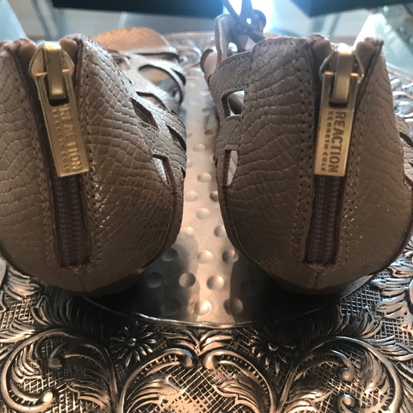 Kenneth Cole Gladiator Sandal - SZ 8.5 - Picture 6 of 7